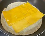 Foto langkah ke 2 dari resep Tortilla Tuna Mayo.