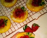 Foto langkah ke 7 dari resep Strawberry Tartlet Bread.