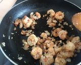 Foto del paso 1 de la receta: Camarones en salsa alfredo y pan pita
