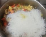 Foto del paso 5 de la receta: Noodles de arroz con pollo y verduras 🍜 🌶️🥒