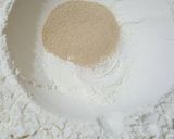 Foto del paso 2 de la receta: Pletzalej, pancitos judíos de cebolla