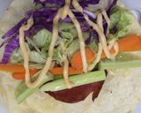 Foto langkah ke 2 dari resep Wrapped Salad / Salad Roll.