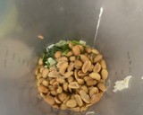 Foto del paso 4 de la receta: Ensalada de garbanzos, salmón y espárragos con salsa de yogur y cacahuetes