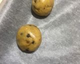A picture of step 6 of Caramel chocolate chips cookies.