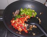 Foto langkah ke 3 dari resep Cumi asin tumis cabe dan tomat ijo.
