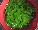 A picture of step 1 of Lasooni palak.