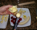 Foto del paso 2 de la receta: Brochetas de frutas para niños