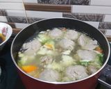 Foto langkah ke 4 dari resep 13. Sop daging dan bakso seger.