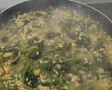 Foto del paso 5 de la receta: Risotto de calabacín, espinacas y salmón con rulo de cabra