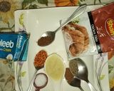 A picture of step 4 of Chicken Malai boti creamy floral pizza in pateela.