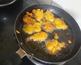 ओला कांदा भज्जी (Kanda Bhajji Recipe In Marathi) रेसिपी स्टेप 2 फोटो 