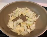 รูปขั้นตอนการทำที่ 2 ของ ข้าวผัดหมูแบบโบราณ