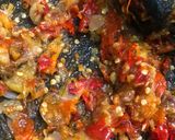 Foto langkah ke 4 dari resep Sambel pecak ikan nila goreng.