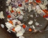 Foto langkah ke 4 dari resep Tumis Ikan Asin dan Tomat Hijau.