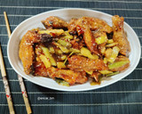 Foto del paso 5 de la receta: Alitas de pollo con ajos tiernos y salsa sweet chili