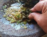 Foto langkah ke 2 dari resep Petis Daun Huwi (singkong).