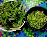 Foto langkah ke 3 dari resep Tumis kangkung & tahu tempe goreng.