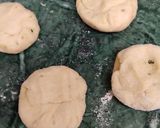 A picture of step 4 of Bathua ki kachori.