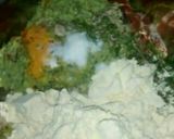 A picture of step 3 of Hara chana ka pakoda.