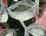 Foto langkah ke 3 dari resep Lontong plastik daun pisang.