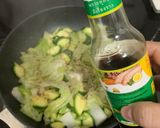 รูปขั้นตอนการทำที่ 8 ของ ซูกินี ผักกาดขาว ผัดไข่