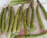 A picture of step 1 of Asparagus and prosciutto twists.