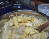 Foto del paso 4 de la receta: Tortilla de tallarines con papas fritas