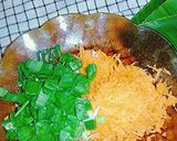 Foto langkah ke 2 dari resep Ayam Gulung Wortel.