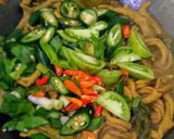 Foto langkah ke 4 dari resep Tumis Usus Ayam Cabe Ijo.