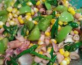 Foto langkah ke 3 dari resep Tumis cumi asin jagung manis.