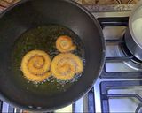 A picture of step 5 of Mshabek / Zulabiya (Jalebi).