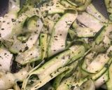 Une image de l'étape 1 de Dos de cabillaud en robe de tagliatelles de courgettes sur un lit de légumes d’été.