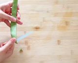 A picture of step 1 of Green Beans with Eggs.