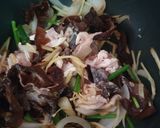 รูปขั้นตอนการทำที่ 2 ของ อกไก่ผัดขิง