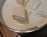 Foto del paso 5 de la receta Tarta de queso sin horno con mermelada de fresa