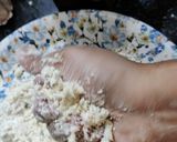 A picture of step 2 of Methi mathri.