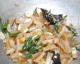 Foto langkah ke 4 dari resep Oseng Kikil Cabe Ijo.