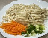 A picture of step 5 of Enoki Mushroom Omelette.