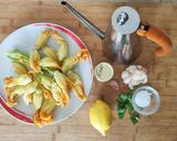 A picture of step 1 of Spaghetti with Zucchini Blossoms and Lemon.