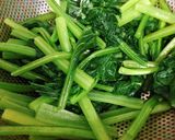Hình bước làm 1 của món Mì Gói Xào Cải