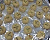 A picture of step 2 of Baked Besan Naan Khatai.