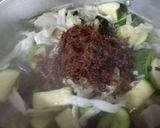 Hình bước làm 2 của món Canh bí ngòi bắp cải ruốc nấm keto