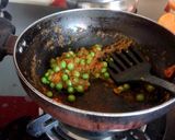 A picture of step 1 of Mushroom ki subji.