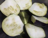 A picture of step 1 of Curd eggplant sabji.