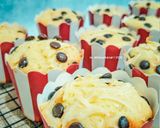 Foto langkah ke 10 dari resep Cheese & Chocolate Chip Cupcakes.
