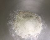 Une image de l'étape 1 de Pâte sablée à la farine de sarrasin au lait concentré.