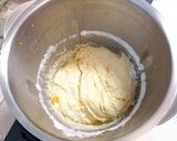 Foto del paso 1 de la receta Trenzas y caracolas de pan dulce con pepitas de chocolate 🎄