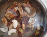 A picture of step 1 of Mix dryfruit milkshake.