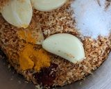 A picture of step 2 of Garlic coconut chutney.