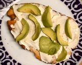 Foto del paso 2 de la receta: Tosta de aguacate y huevo